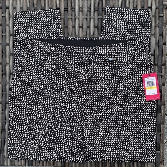VINCE Camuto Rich Black/White Print Pull-On Ankle Pants - Picture 10 of 16